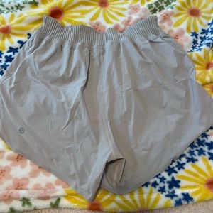 Hotty hot SE in rhino grey size 4, 4 inch inseam